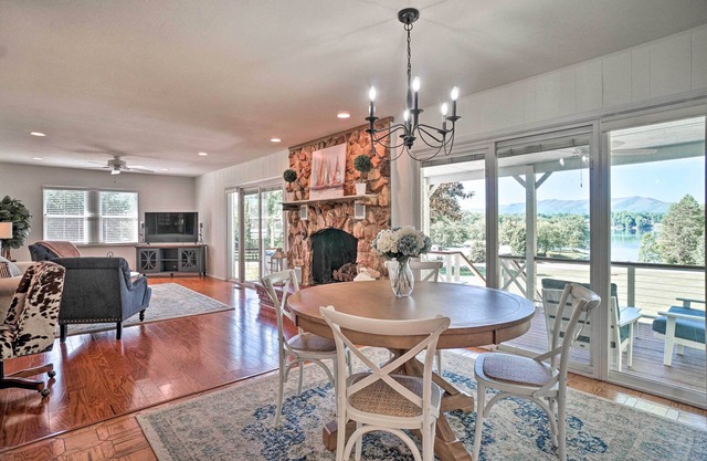 Hayesville Lake Getaway w/Balcony & Mtn Views!
