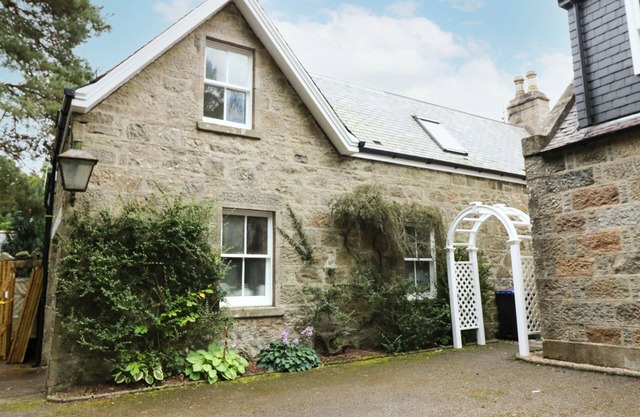 HAYLOFT, pet friendly, with a garden in Mintlaw