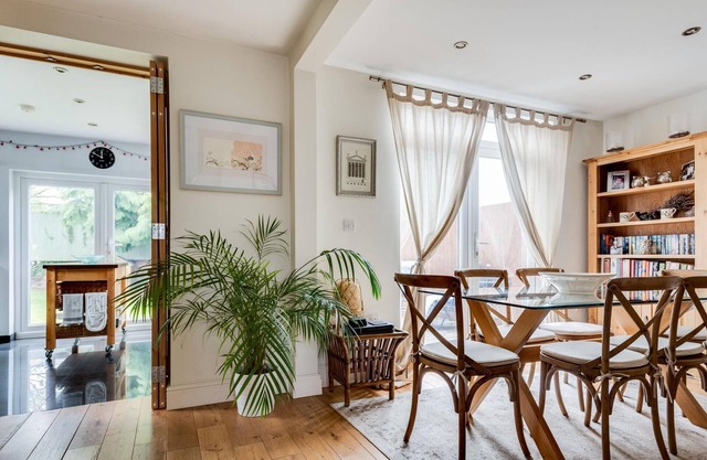 Headington Orchard - 3 Bedroom House Parking Garden