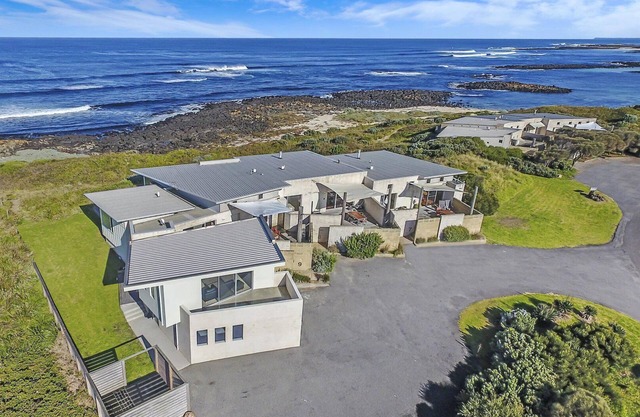 Hearns Beachside Villa 8