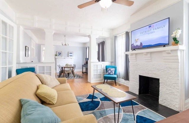 Heart of Downtown, Shops & Dining - Cozy Craftsman