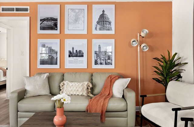 Heart of Tarrytown: Austin Retreat near DT and UT