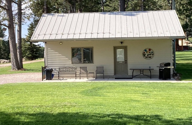 Heart of the Black Hills, Bordering National Forest, Fresh Air & Bright Stars!