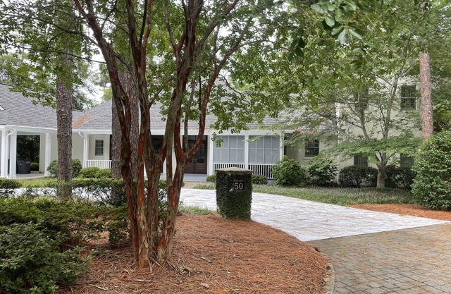 Heart of The Village, Walkable, golf cart available, Sleep up to 10