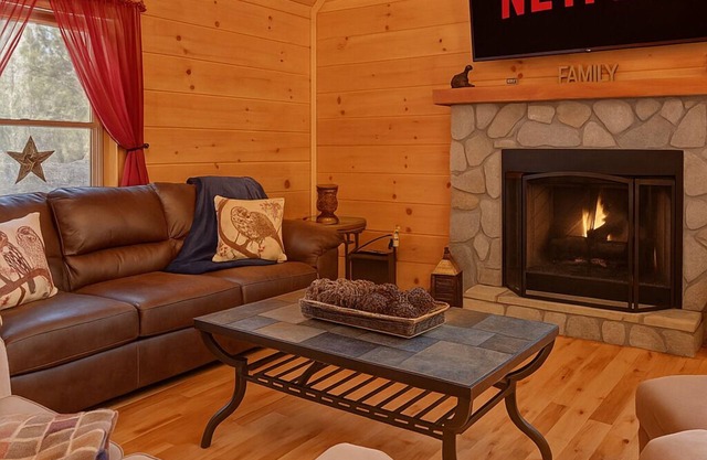 Heated Indoor Pool - Hot Tub 6 Seater - Fire Pit - Wineries - Pickleball - Gym