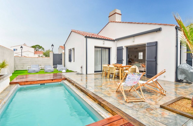 Heated pool – House for 6 adults and 2 children