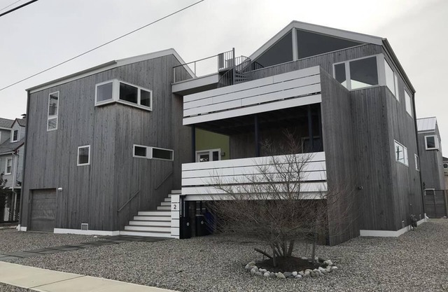 Heated Pool. Beach Badges. Roof Top Deck with Views. Private yard. 140396