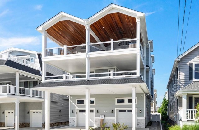 Heated Pool, Elevator, Laricks Exclusive!