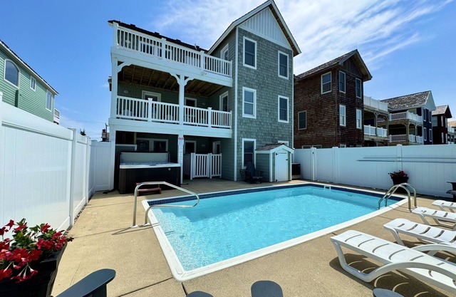 💥Heated Pool Included! Ocean Views!🥇Golf Cart💥Elevator💥Hot Tub! Pet Friendly