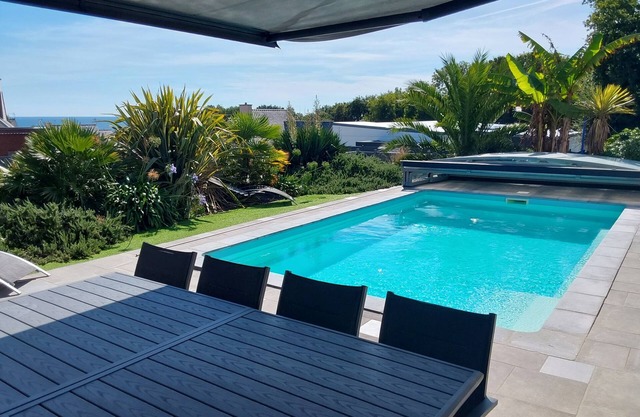 Heated pool ocean view beach 5 minutes from the house sleeps 10