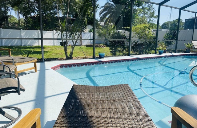 Heated Pool/Ping pong/Foosball/Short drive 2 Beach