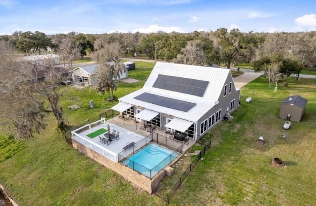 Heated Pool, River Front, Sleeps 15, Pool Table, Open Space, PAC Man, more