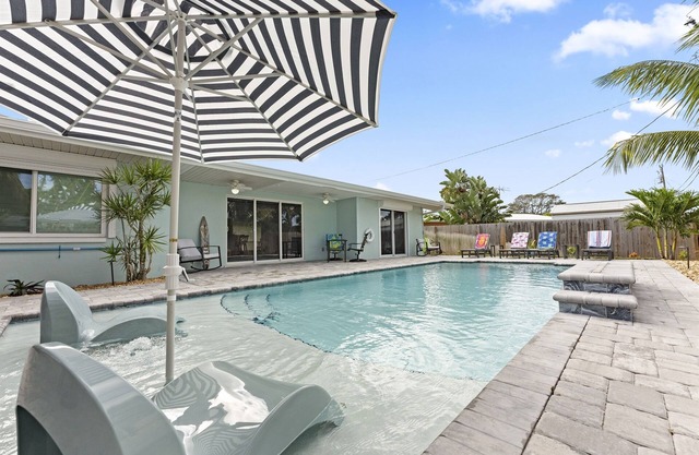 Heated Pool-Tiki Hut-Game Room-Walk to Beach