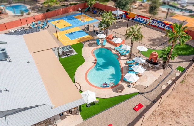 Heated Pool, Volleyball, Pickleball, Hot Tub! Oasis Resort