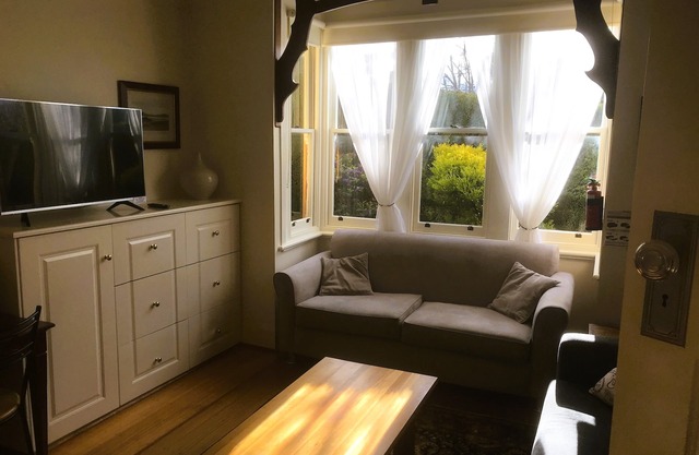 Hedge Cottage - nBelton Apartments South Hobart