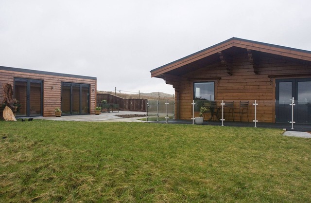 HEIGHT END FARM LOG CABIN, luxury holiday cottage in Bacup