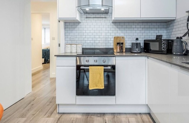 Heliodoor Apartments Milton Keynes 2-Bedroom Flat