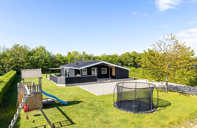 "Helmtrud" - 700m from the sea by Interhome