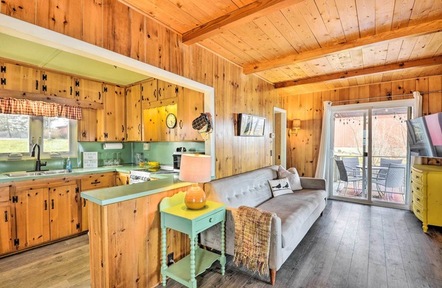 Henderson Harbor Cottage w/Lake Access!