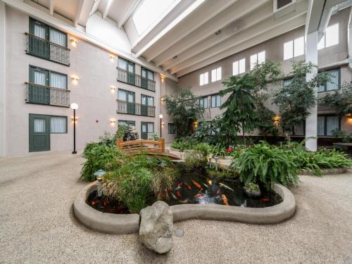 Heritage Inn Hotel & Convention Centre - Brooks