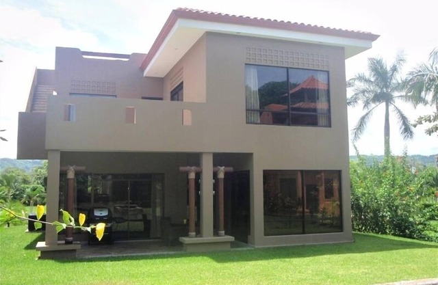 Hermosa Palms-Luxury Home Close to Pool and Ocean