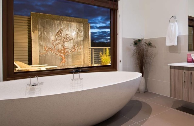 Hibernate - Gully Views, Stone Bath, Great Spaces