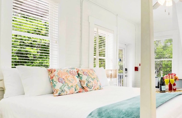 Hibiscus House Bed & Breakfast Seashell Room