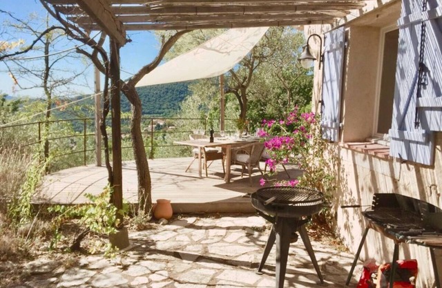 Hibou Heights: Magnificent house in the trees