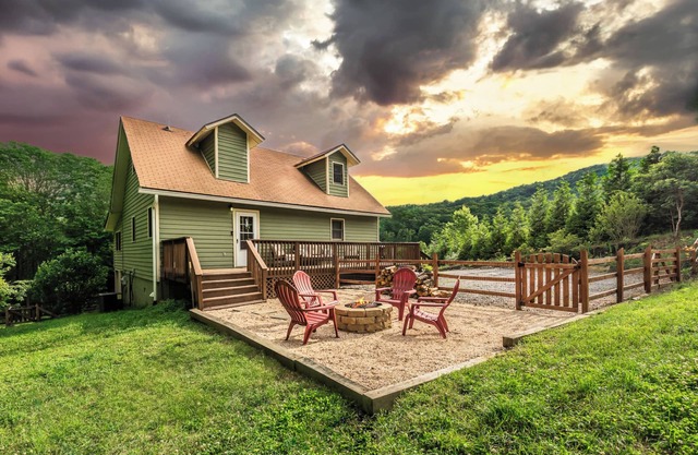 Hickory Nut Hideaway by AvantStay | Mountain Views