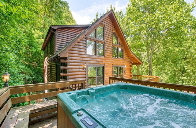 Hickory Ridge Getaway - 3 BR, 3 1/2 BA, Hot Tub, Game Room, Mountain Views