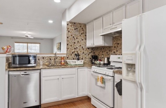 Hidden Gem 2BD/2BA in Great Location!