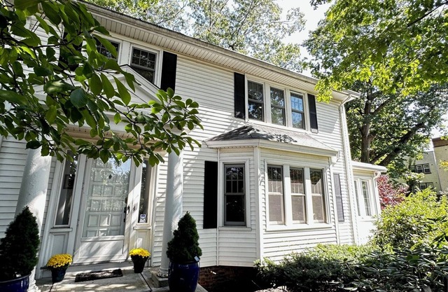 Hidden Gem: Newly Remodeled 5-Bedroom Haven with Central AC in New Haven