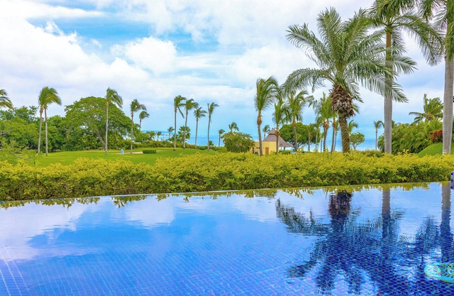 Hidden gem-private pool and great views. Sept/Oct discount now available!