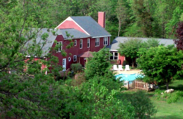 Hidden Hollow Farm - Pool; Game Rm; Sleeps 26, 55 min. to DC, Riverwalk & Trails