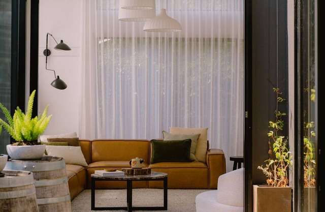Hidden Monument Daylesford ~ Spacious Contemporary Home ~ Sleeps 10