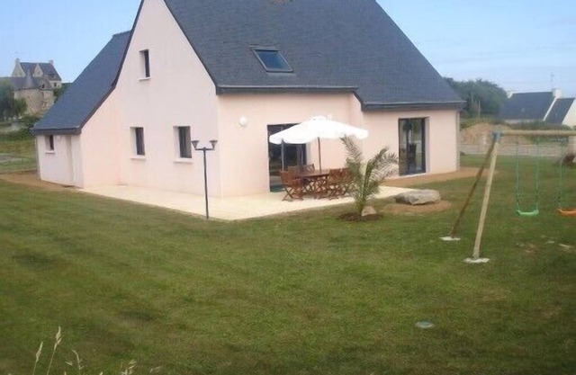 High comfort house, spacious and well-lit in a quiet environment