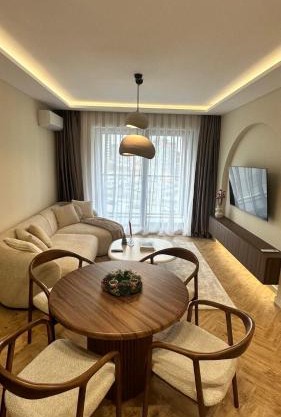High End Elegant Living & Free Parking