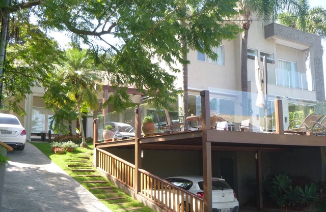 High Luxury House in Escarpas Lago 7 suites in front of the Cooper track