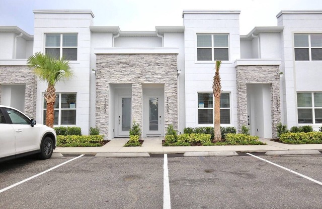 High luxury NEW 3 bedroom+loft townhouse in Hidden Forest, with private pool!
