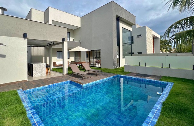 High standard house in Guarajuba 5/4 with swimming pool, 150m from the beach.