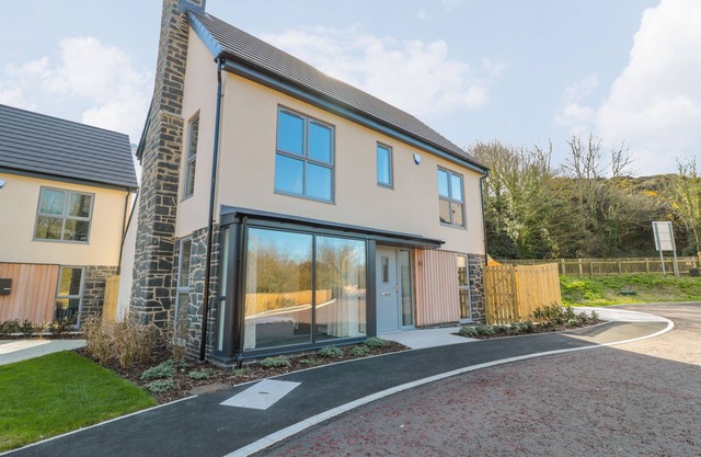 HIGH TIDE HOUSE, pet friendly, with a garden in Craster