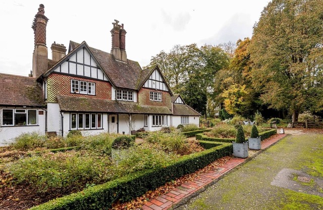 Highfield Lodge in Tring situated near beautiful woodland and field walks