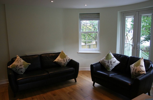 Highlands Apt 2 - sea views, garden, free wifi + parking