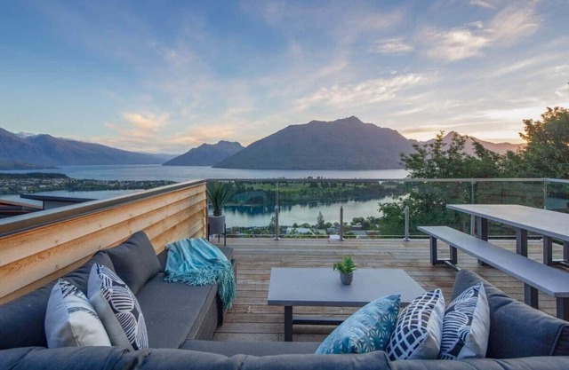 Highlands Apt – Luxury Lake Views, BBQ & Air Con