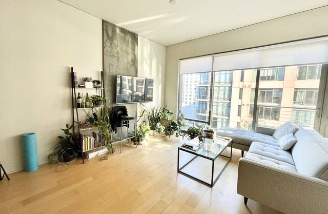 Highrise Condo in DTLA, 24hr Front Desk Security, Walk to LA Live