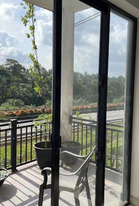 Highway View Apartment- Colombo Transit