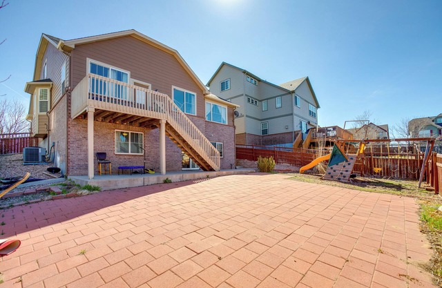 Hike, Explore & More: Aurora Retreat w/Yard