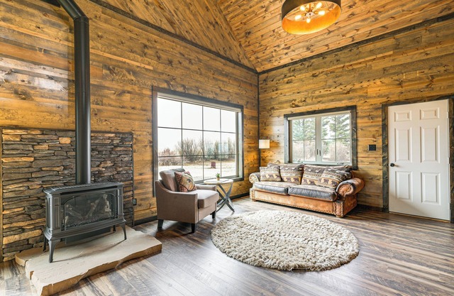 Hike, Hunt & Unwind: Mtn-View Cabin in Del Norte!