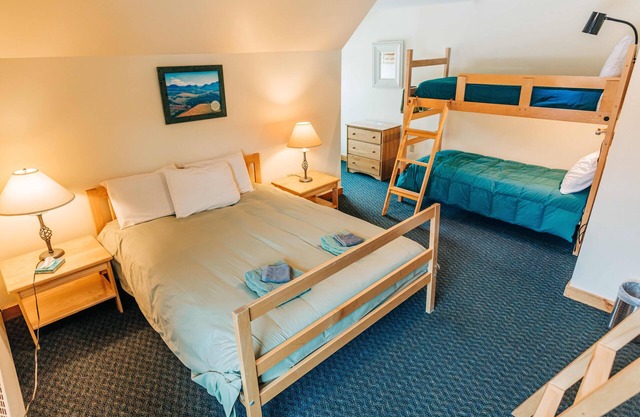 Hike the Whites! Free Breakfast, Shared Bath, Hike/Ski trail Access