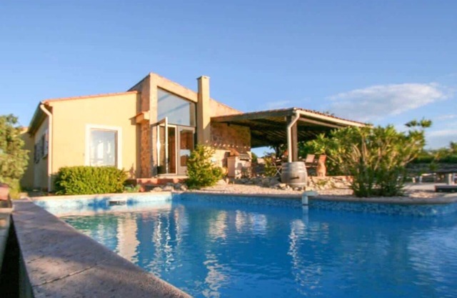 Hill-top haven with private pool & endless views